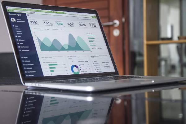 交易将至，Shams：特雷-杨团队正在和老鹰商讨交易事宜