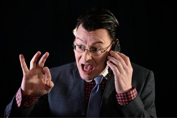 记者：可靠消息显示，刘彬彬和张卫已经跟随青岛海牛冬训