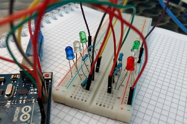 詹姆斯：东契奇是最优秀的四分卫之一，而我也是一名相当不错的接球手