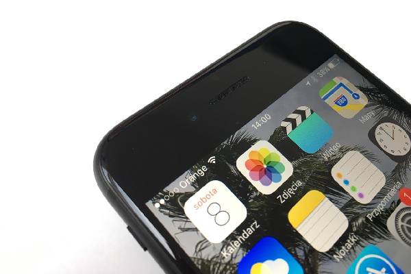 跟队：熟悉更衣室的人透露，阿莫林面对媒体魅力十足是唯一强项