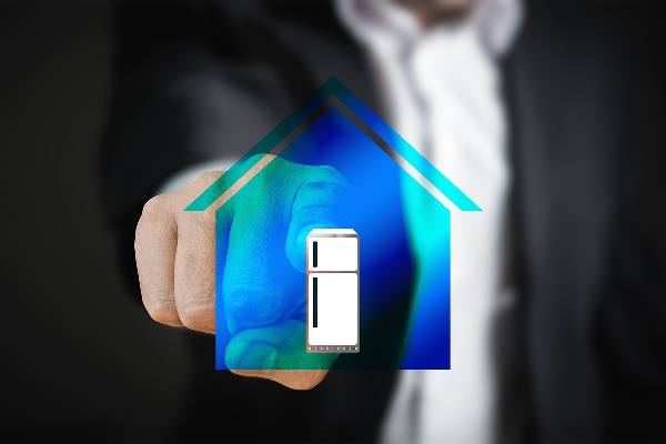 里奇手球未判点球？前裁判：距离太近了，而且他正在收拢手臂