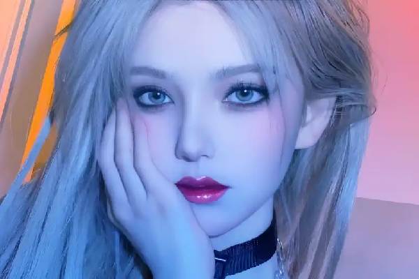 网传视频显示海港外援茹萨已抵达成都，据悉他将加盟成都蓉城