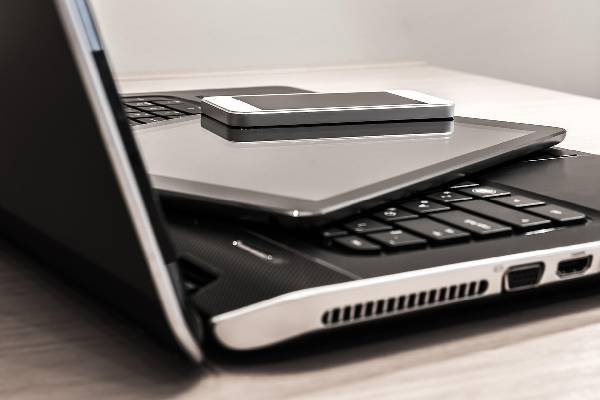 莱斯特城2-1西布朗，法塔武、乔丹-阿尤建功